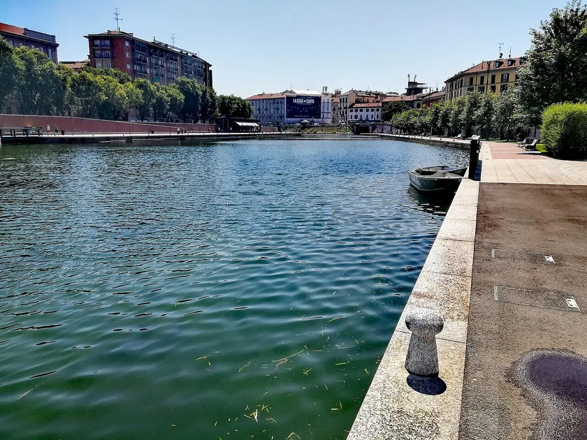 The main walk of the Dàrsena in Porta Genova showcases the revitalization of Milan's public spaces.